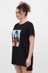 Футболка oversize трикотажная черная удлиненная с принтом